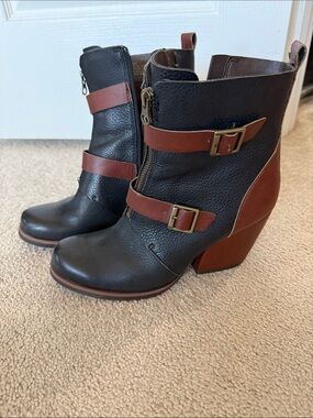Korks Two-Tone Black and Brown Leather Buckle Ankle Boots